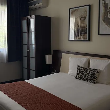 Mercure Centre Gare Hotel 4*