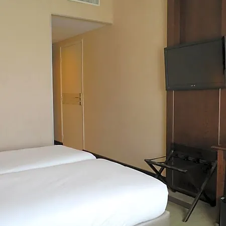 Mercure Centre Gare Otel 4*