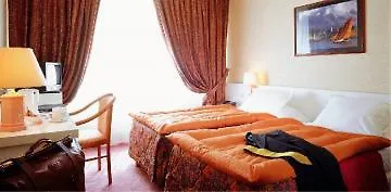 Mercure Centre Gare Hotel 4*